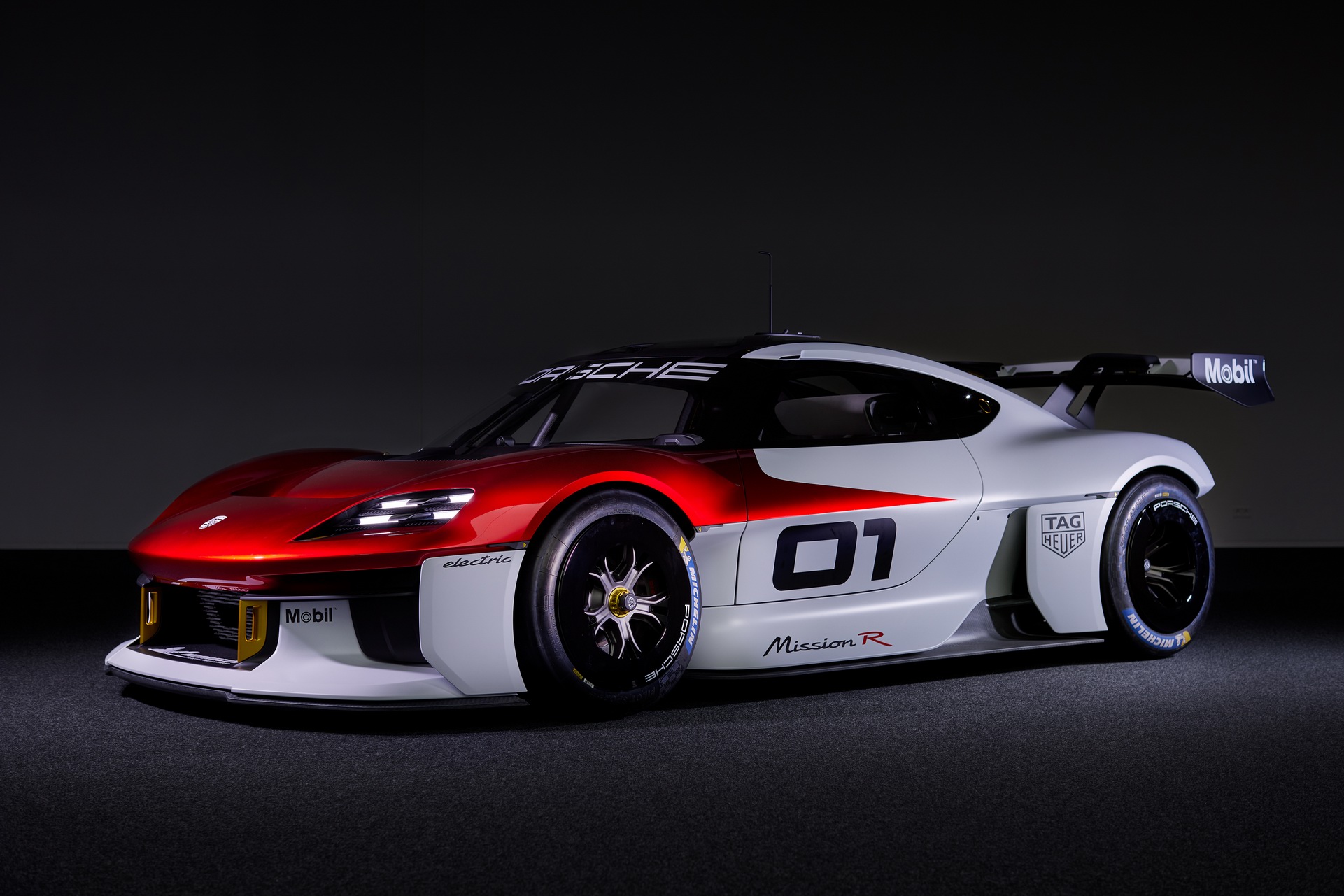 Giống VinFast, Porsche hé lộ mẫu ô tô điện mới và phát triển hệ thống trạm sạc riêng - Ảnh 2.