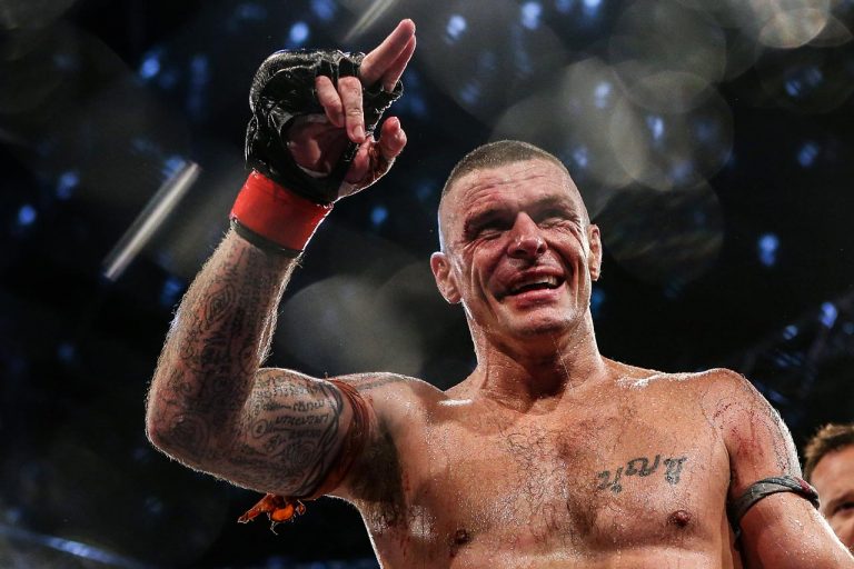 Tâm sự võ sĩ: John Wayne Parr - 346 vết khâu và gương mặt của người 150 tuổi - Ảnh 2.