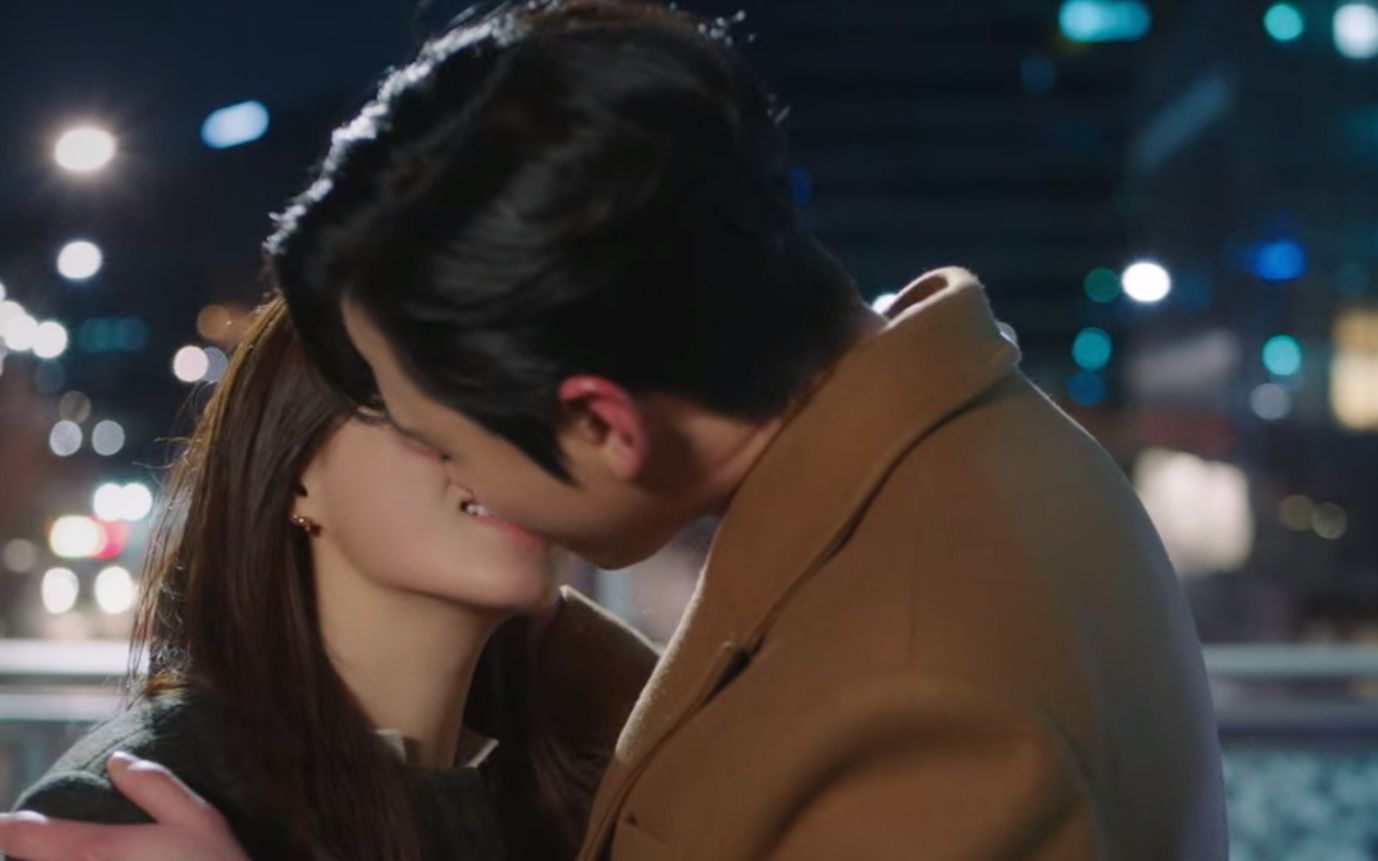Hẹn hò chốn công sở tập 8: Phủi tay sau nụ hôn, Ha Ri phát ghen khi Tae Moo đi xem mắt, kết quả quá ngọt ngào! - Ảnh 4.