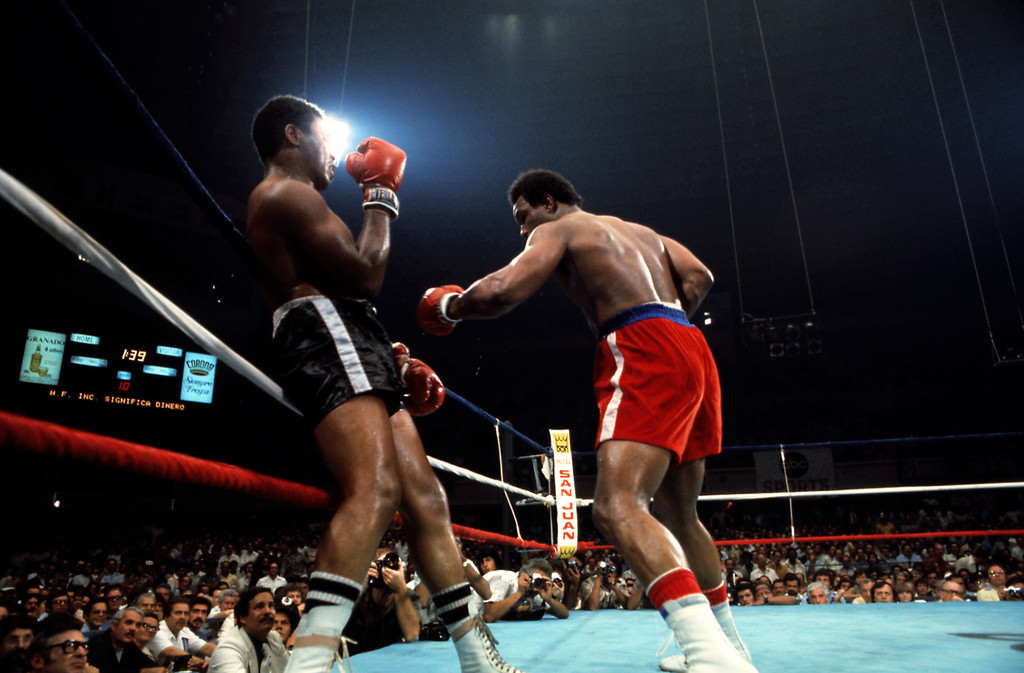 George Foreman và trận đấu lịch sử cùng Jimmy Young: Lấn lướt, bị đánh ngã rồi suýt chết vì đau tim - Ảnh 3.