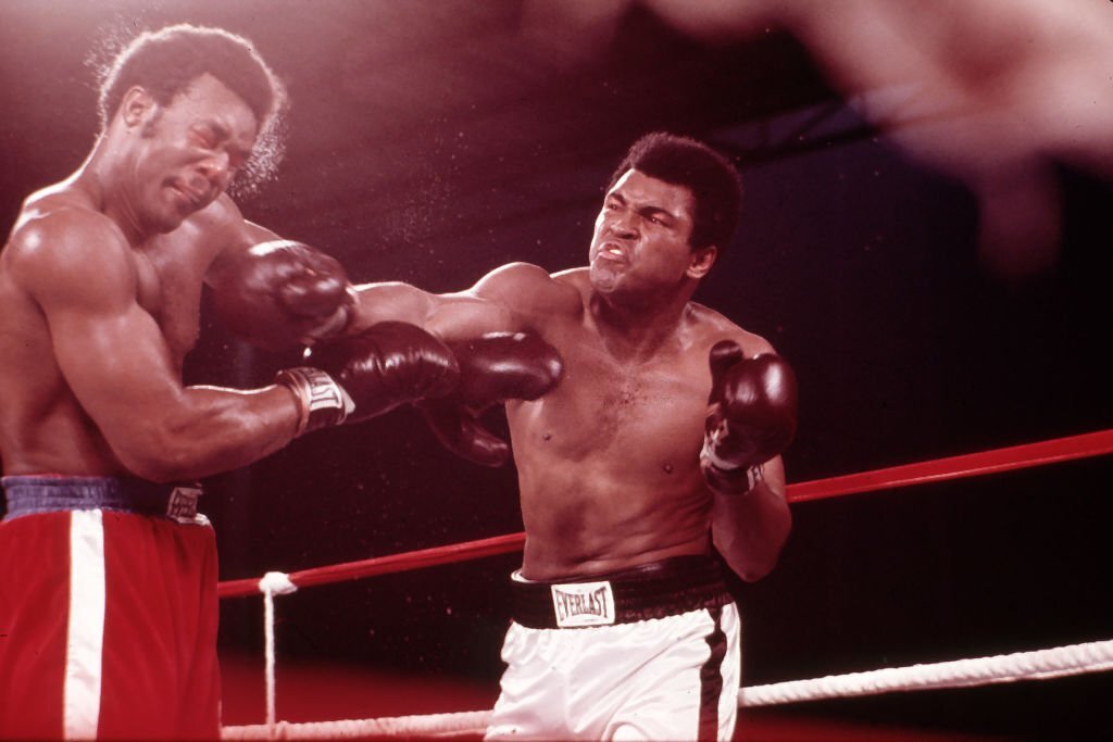 George Foreman và trận đấu lịch sử cùng Jimmy Young: Lấn lướt, bị đánh ngã rồi suýt chết vì đau tim - Ảnh 2.