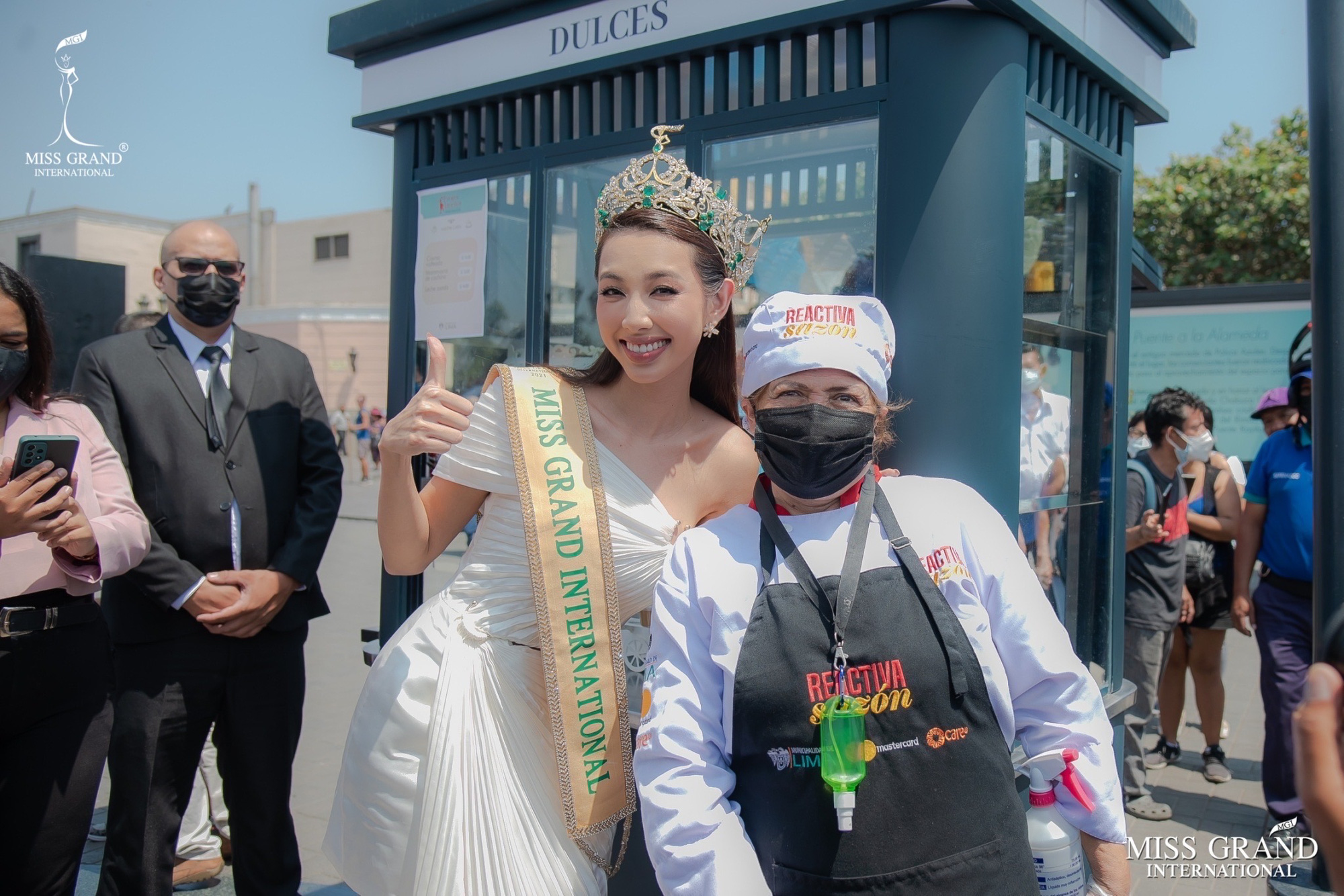 Hoa hậu Thùy Tiên đi công tác Peru, diện váy lộ chân ngực quá bạo - Ảnh 9.