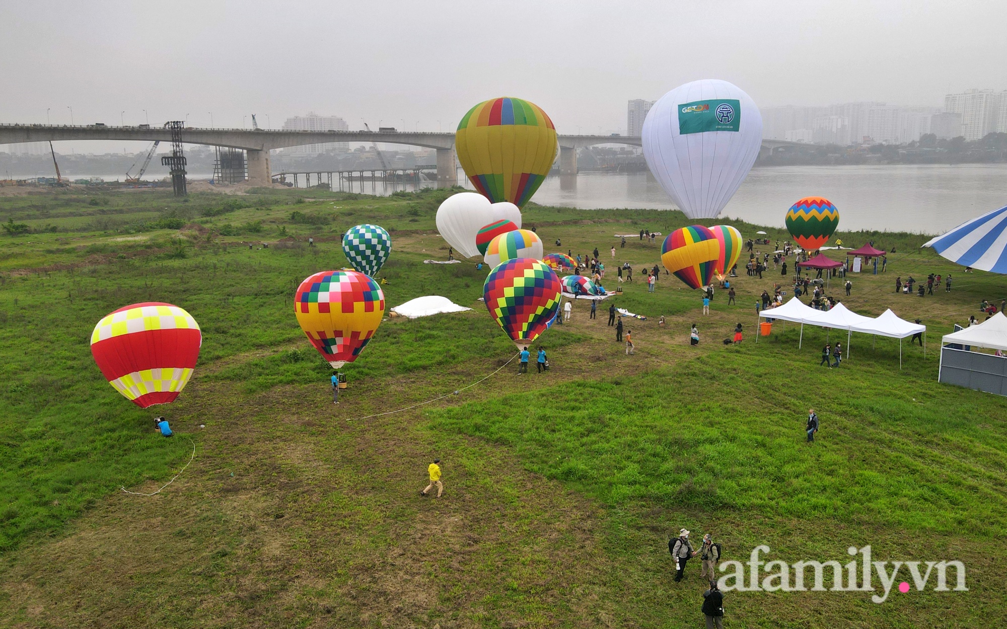 Lần đầu tiên tổ chức Ngày hội khinh khí cầu tại Hà Nội: Nhanh chân đến để trải nghiệm khoảnh khắc hiếm có ngắm thành phố từ trên cao - Ảnh 15.