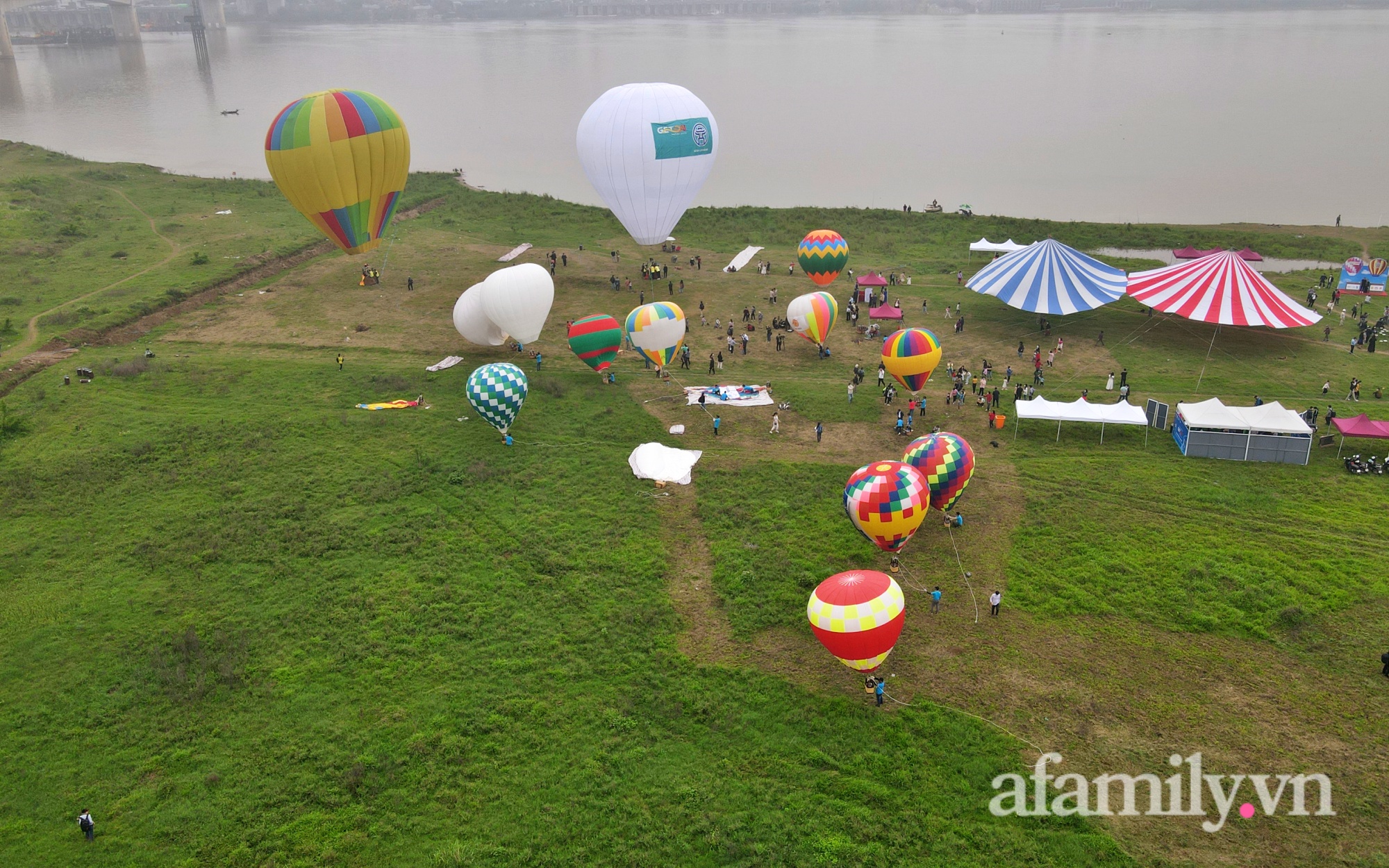 Lần đầu tiên tổ chức Ngày hội khinh khí cầu tại Hà Nội: Nhanh chân đến để trải nghiệm khoảnh khắc hiếm có ngắm thành phố từ trên cao - Ảnh 14.
