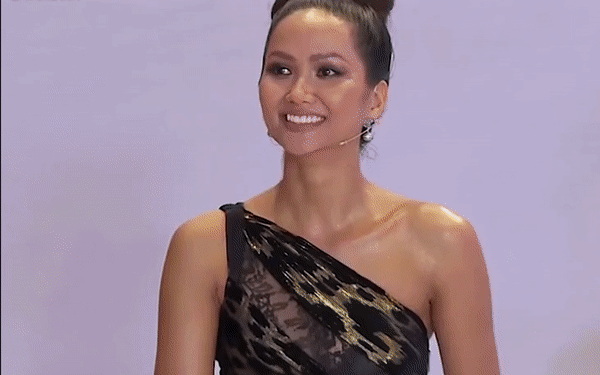 Cô Xuân Trang thị phạm ở Miss Universe Vietnam, vừa catwalk đã bị Vũ Thu Phương chê: Trôi quá? - Ảnh 1.