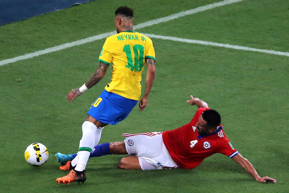 Neymar, Coutinho giúp Brazil dồn Chile vào thế khó ở vòng loại World Cup 2022 - Ảnh 4.
