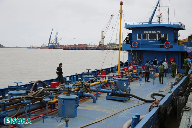 Triệt phá vụ buôn lậu xăng dầu trị giá gần 30 tỷ lớn nhất Nghệ An - Ảnh 2.