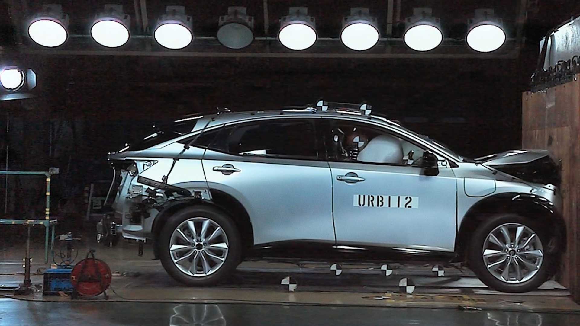 Thử nghiệm kỳ lạ: Chiếc SUV ‘đâm đầu vào tường’ liên tục hơn 400 lần để test va chạm - Ảnh 1.