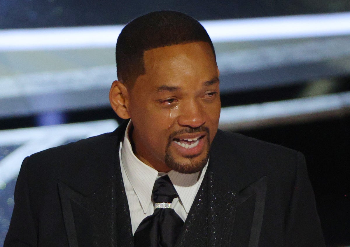 Will Smith bật khóc nhận tượng vàng Oscar, xin lỗi vì đánh đồng nghiệp trên sân khấu - Ảnh 2.