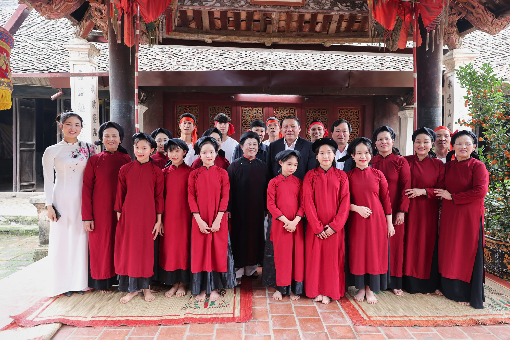 Hình ảnh Bộ trưởng Nguyễn Văn Hùng thăm một số thiết chế văn hóa và công trình tổ chức SEA Games 31 tại tỉnh Phú Thọ - Ảnh 5.