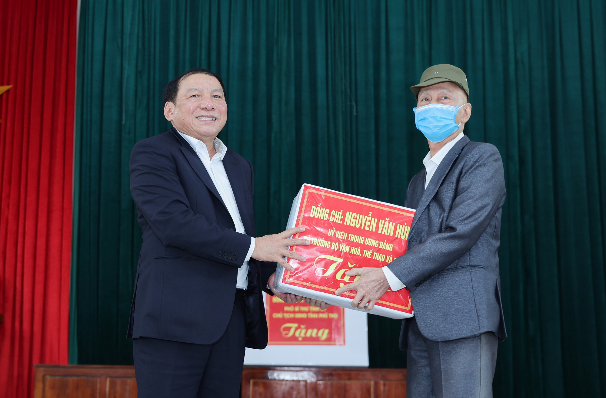 Hình ảnh Bộ trưởng Nguyễn Văn Hùng thăm một số thiết chế văn hóa và công trình tổ chức SEA Games 31 tại tỉnh Phú Thọ - Ảnh 8.
