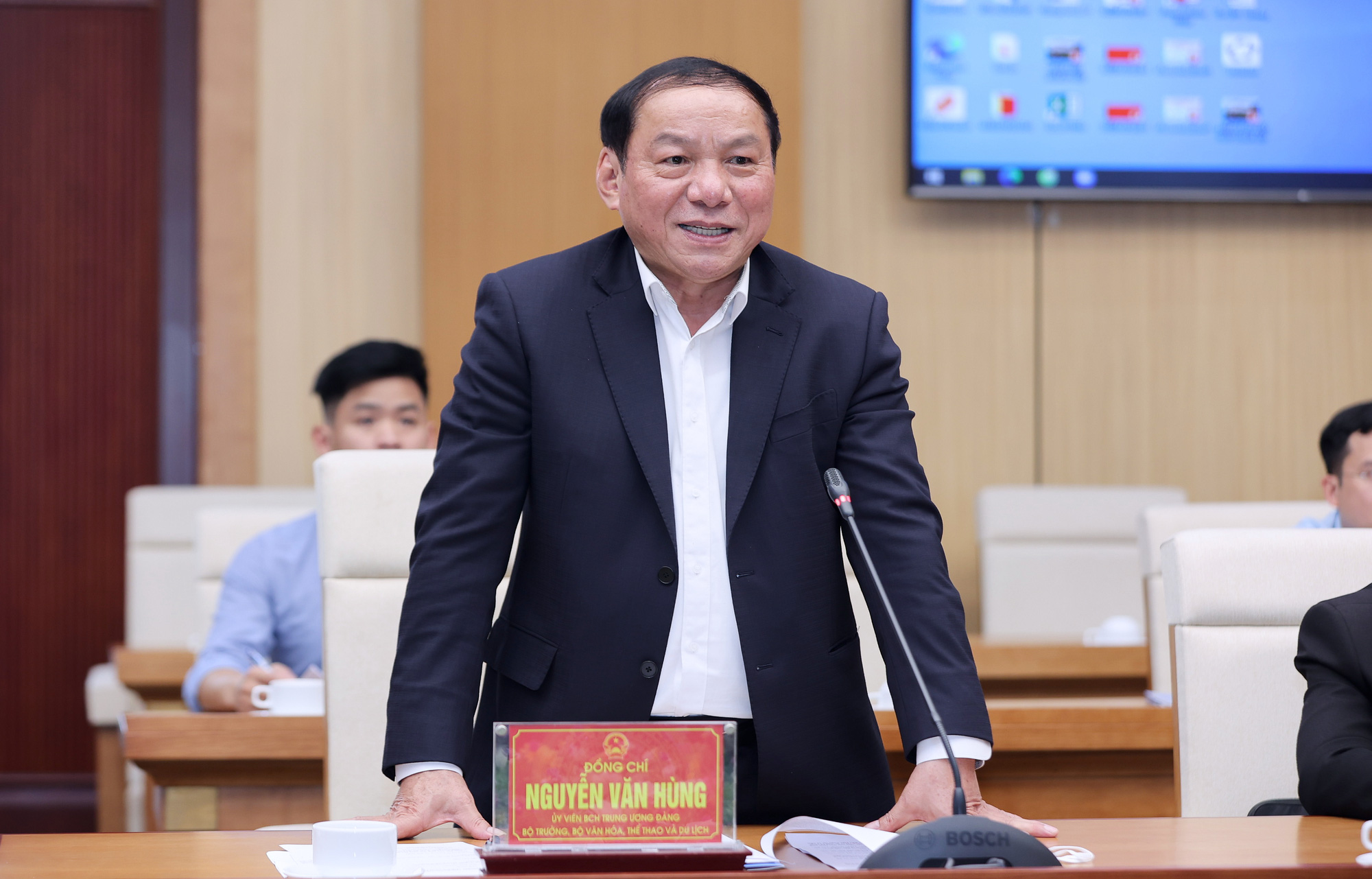 Hình ảnh Bộ trưởng Nguyễn Văn Hùng thăm một số thiết chế văn hóa và công trình tổ chức SEA Games 31 tại tỉnh Phú Thọ - Ảnh 11.