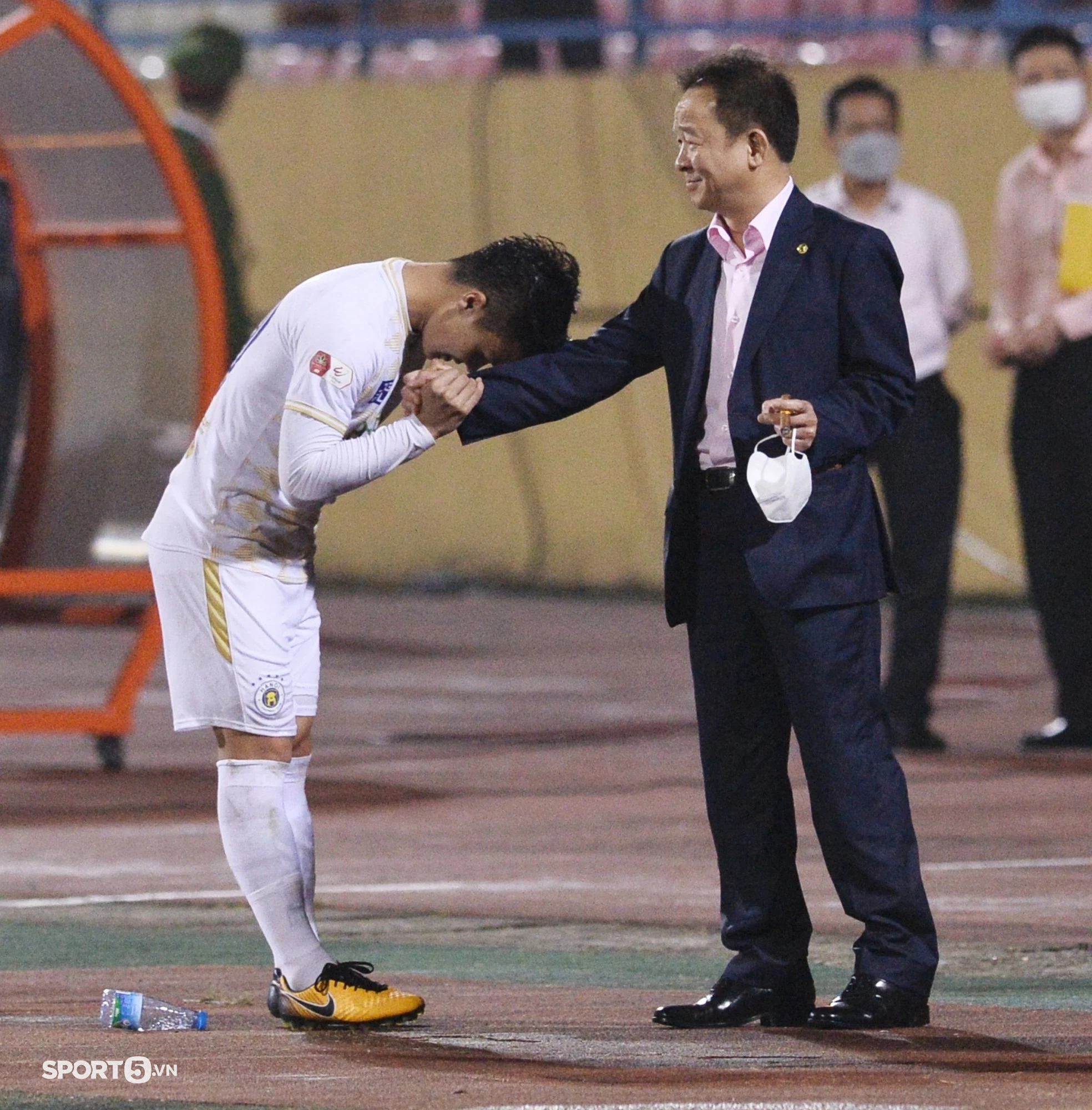 Phóng viên Nhật Bản: &quot;Cả J.League và châu Âu sẽ dõi theo Quang Hải tối nay&quot;  - Ảnh 1.