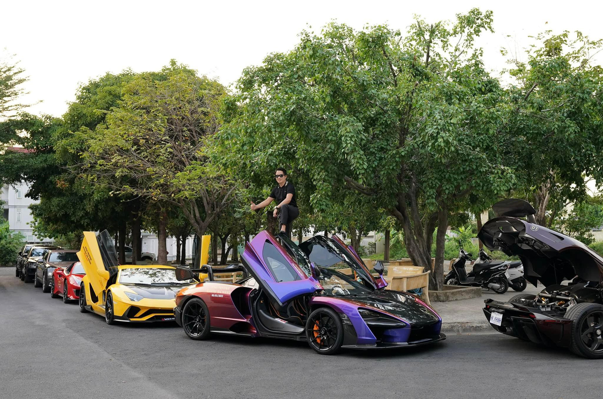 Đại gia Hoàng Kim Khánh đưa dàn xế trăm tỷ lên xe chuyên dụng, riêng Koenigsegg Regera được cưng chiều theo cách đặc biệt - Ảnh 1.