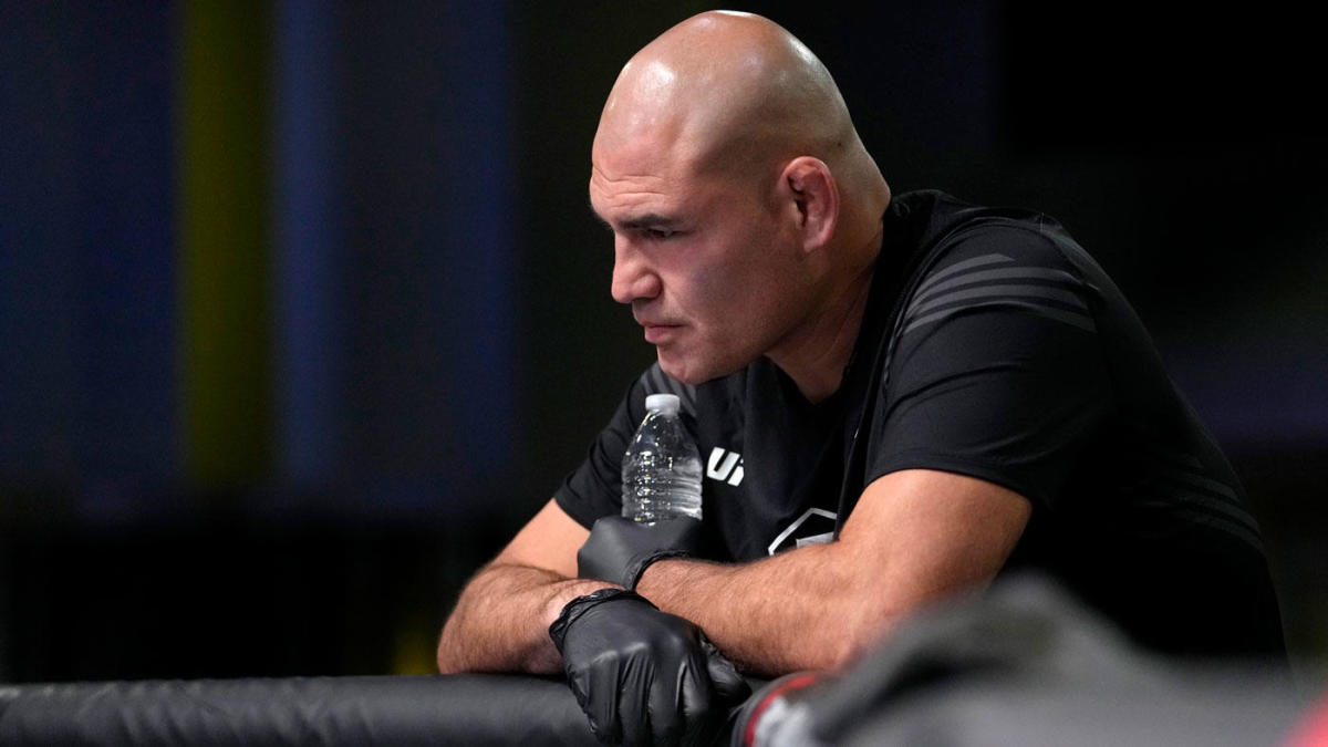 Cựu vương Cain Velasquez đối mặt với 10 cáo buộc sau vụ xả súng, có thể phải ngồi tù suốt đời - Ảnh 1.
