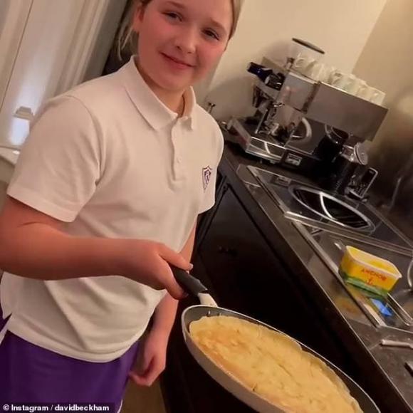 Con gái David Beckham trổ tài nấu nướng khiến bố phải bất ngờ - Ảnh 2.