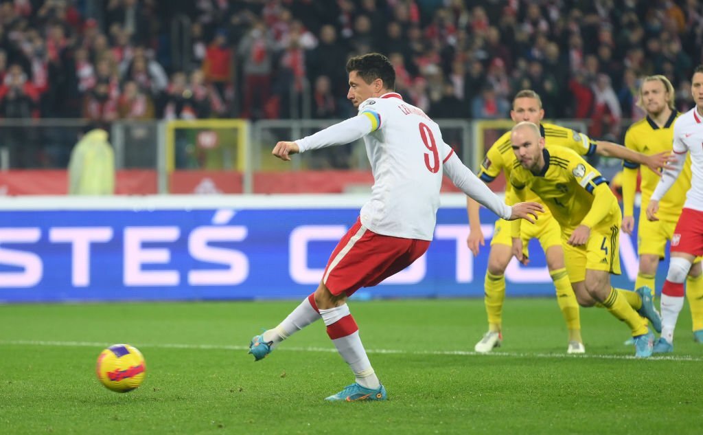 Lewandowski giúp tuyển Ba Lan góp mặt tại World Cup 2022 - Ảnh 2. Lewandowski giúp tuyển Ba Lan góp mặt tại World Cup 2022 - Ảnh 2.