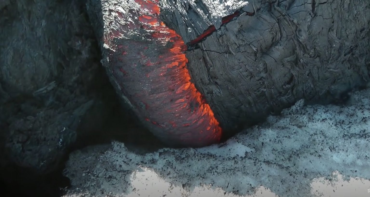 Điều gì sẽ xảy ra nếu những ngọn núi lửa ẩn mình dưới lớp băng của Nam Cực thức giấc? - Ảnh 4.