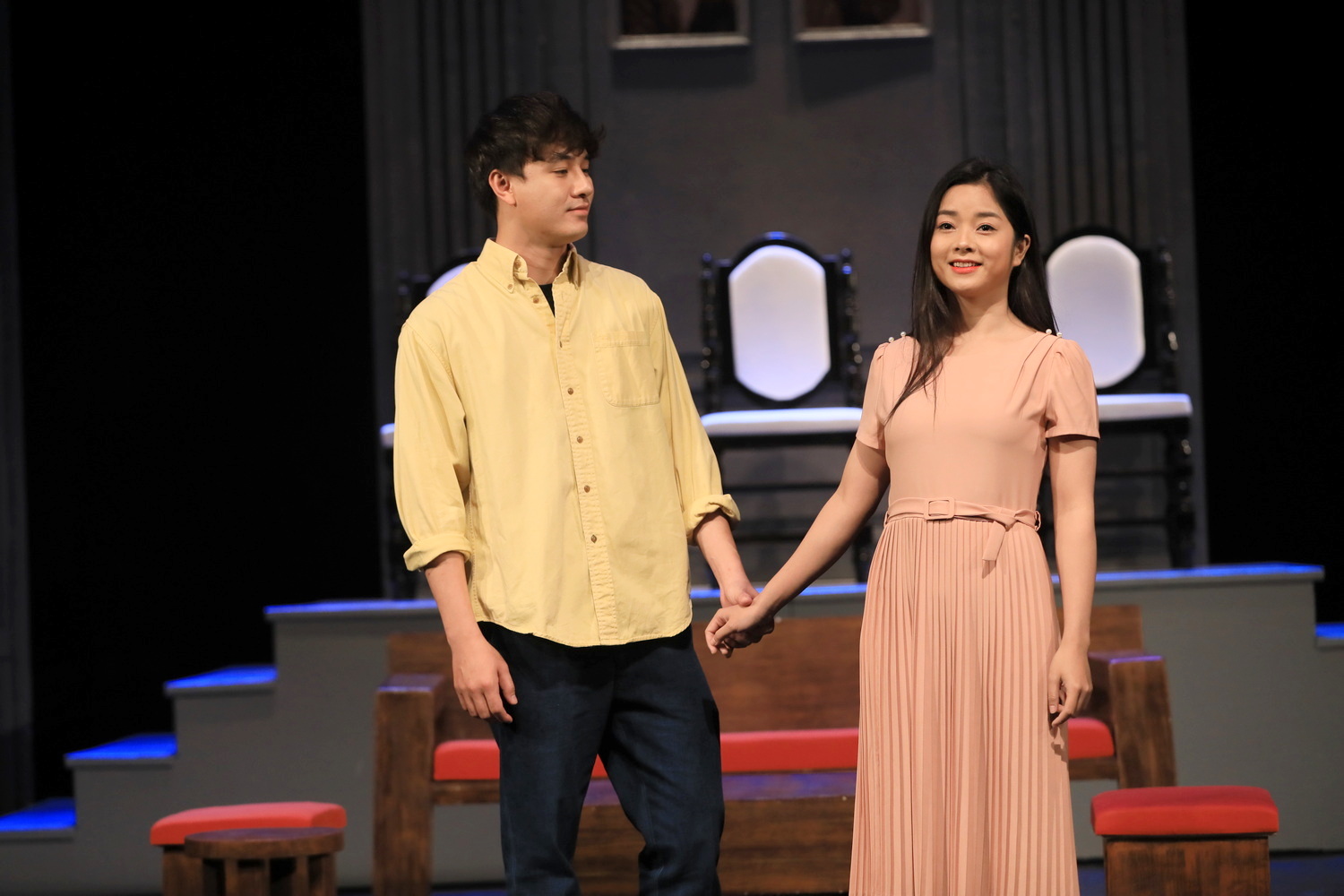 Hàng loạt diễn viên &quot;Vũ trụ VTV&quot; hội ngộ trên sân khấu, Lương Thu Trang tuyên bố thất vọng vì Thanh Sơn  - Ảnh 9.