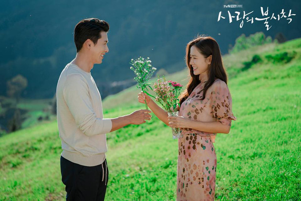 Cái kết Crash Landing On You năm 2022: Anh quân nhân Hyun Bin sau 3 năm đã chính thức đưa phú bà Son Ye Jin về dinh! - Ảnh 1.