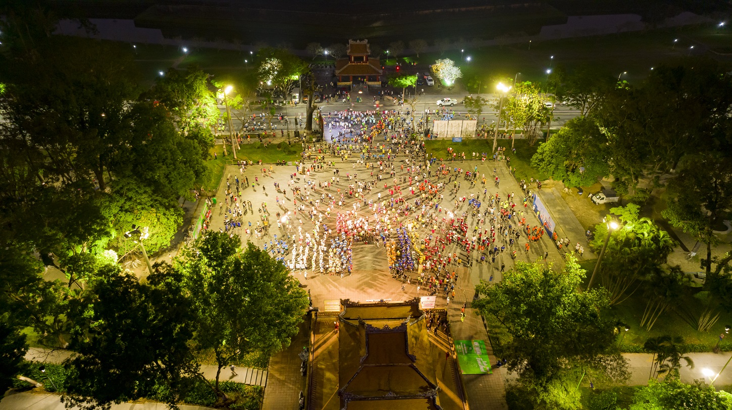 Hàng nghìn người cùng tham dự sự kiện &quot;Hue Jogging - cùng chạy vì cộng đồng&quot; - Ảnh 3.