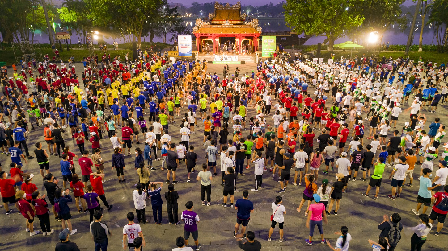 Hàng nghìn người cùng tham dự sự kiện &quot;Hue Jogging - cùng chạy vì cộng đồng&quot; - Ảnh 1.