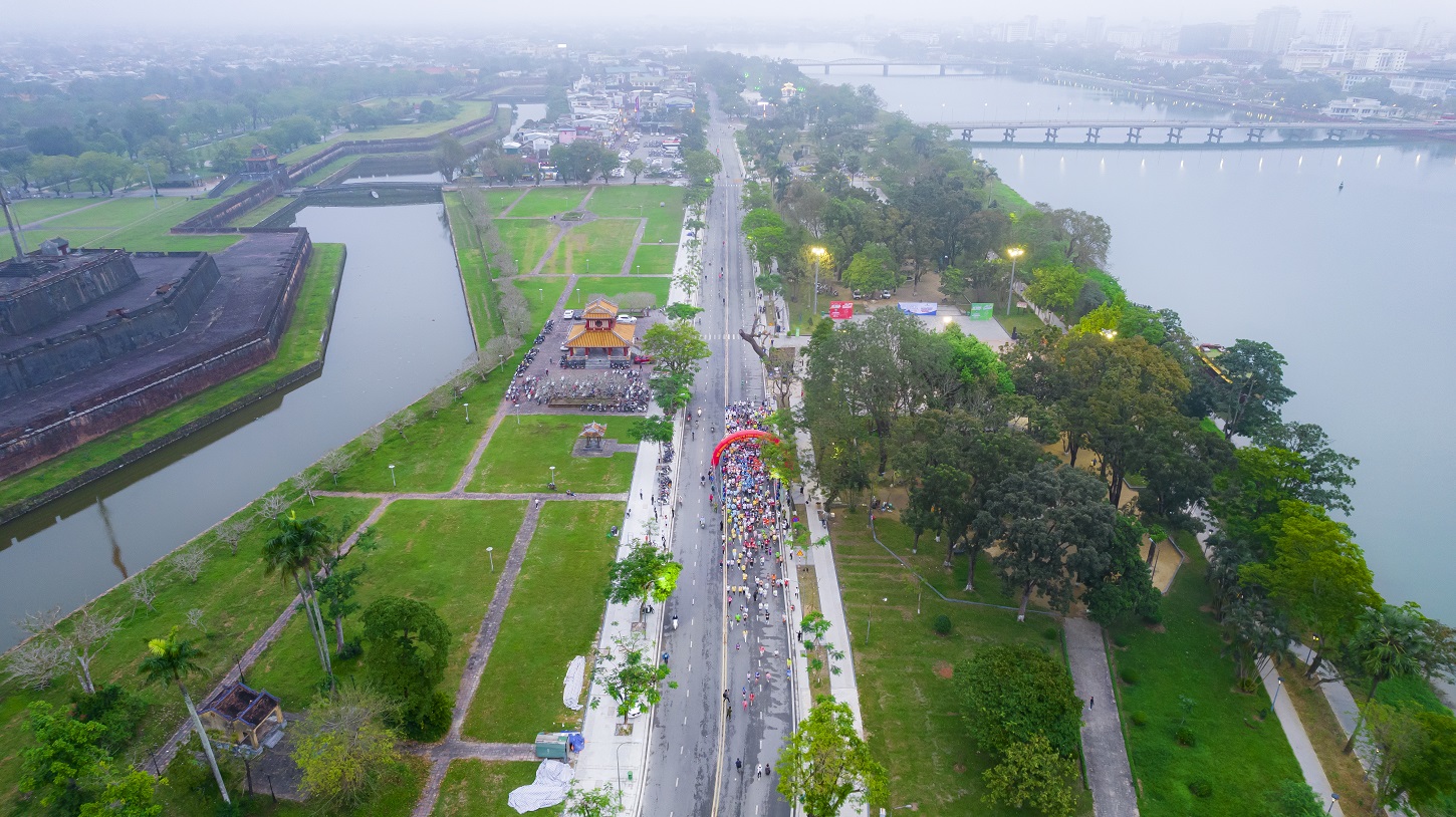 Hàng nghìn người cùng tham dự sự kiện &quot;Hue Jogging - cùng chạy vì cộng đồng&quot; - Ảnh 5.