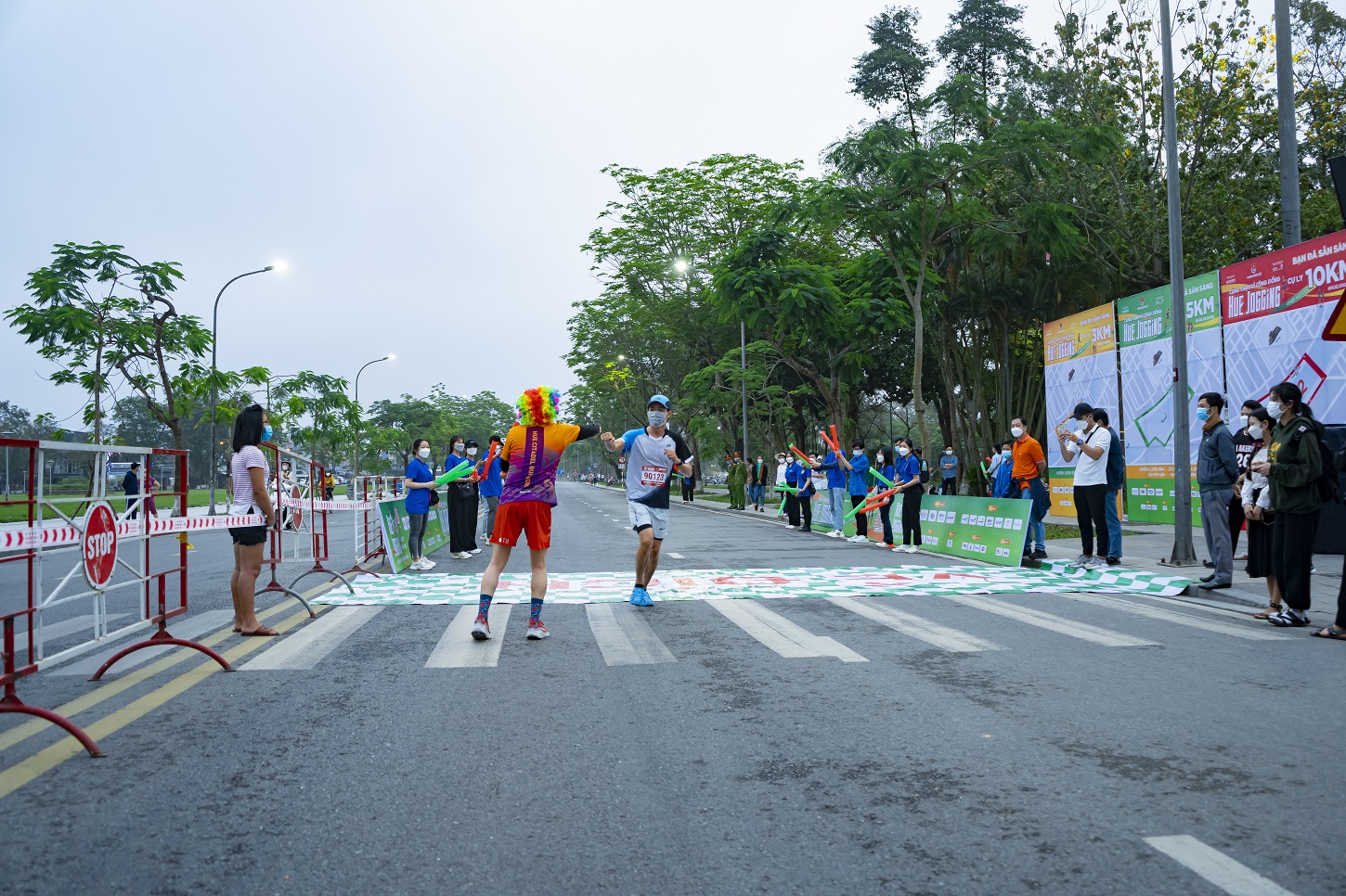 Hàng nghìn người cùng tham dự sự kiện &quot;Hue Jogging - cùng chạy vì cộng đồng&quot; - Ảnh 8.
