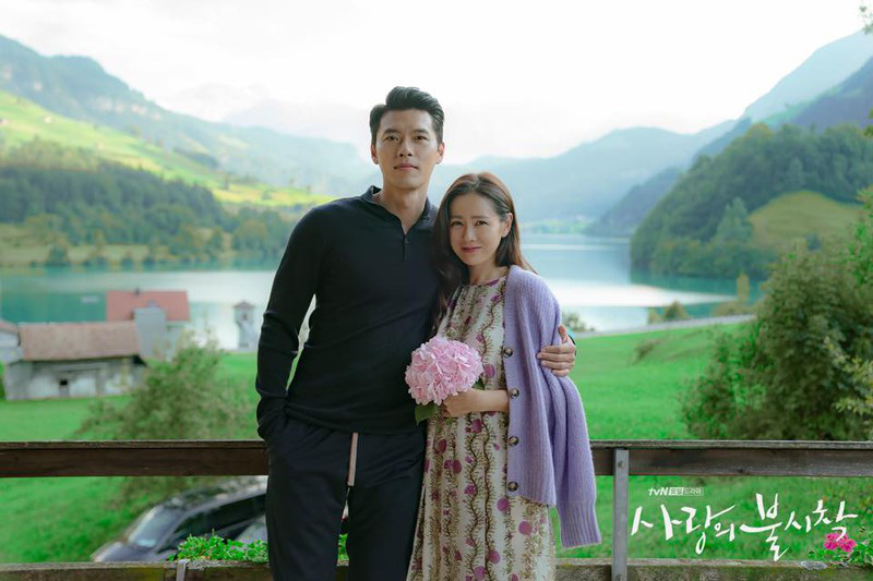 HOT Phát sốt trước loạt khoảnh khắc cực rõ nét trong đám cưới Hyun Bin   Son Ye Jin cô dâu e thẹn nắm tay bố