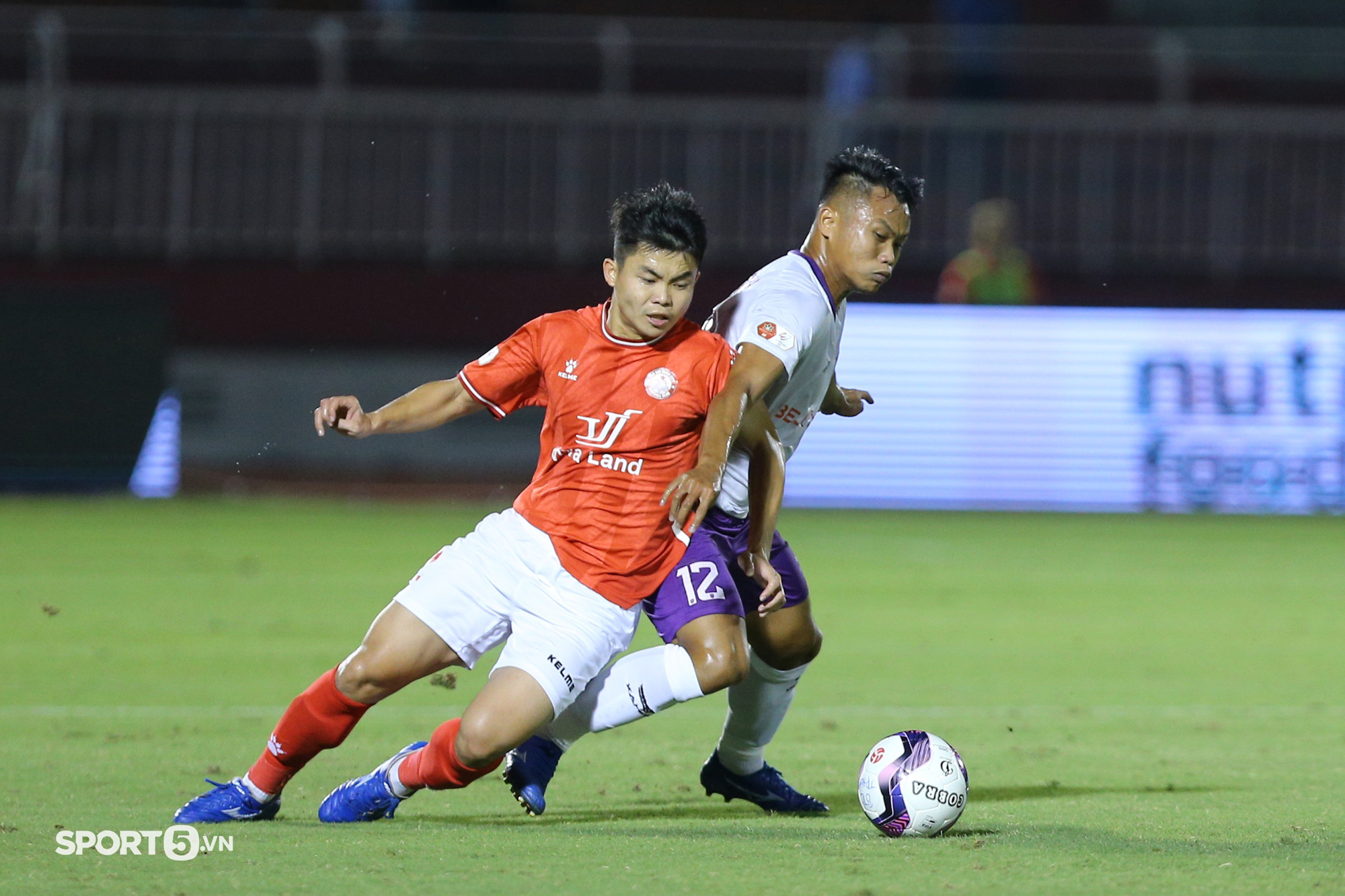 Huy Toàn sửa sai gỡ hoà 1-1 cho CLB TP.HCM - Ảnh 6.