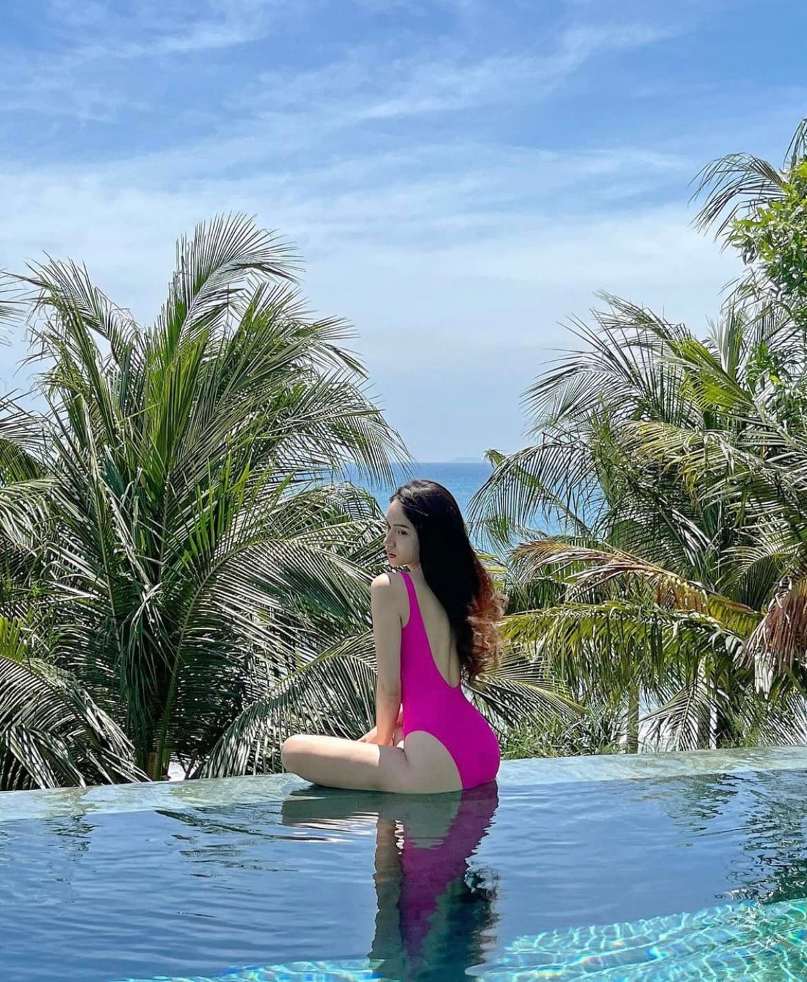 Hoa hậu Hương Giang khoe đường cong gợi cảm với bikini - Ảnh 3.