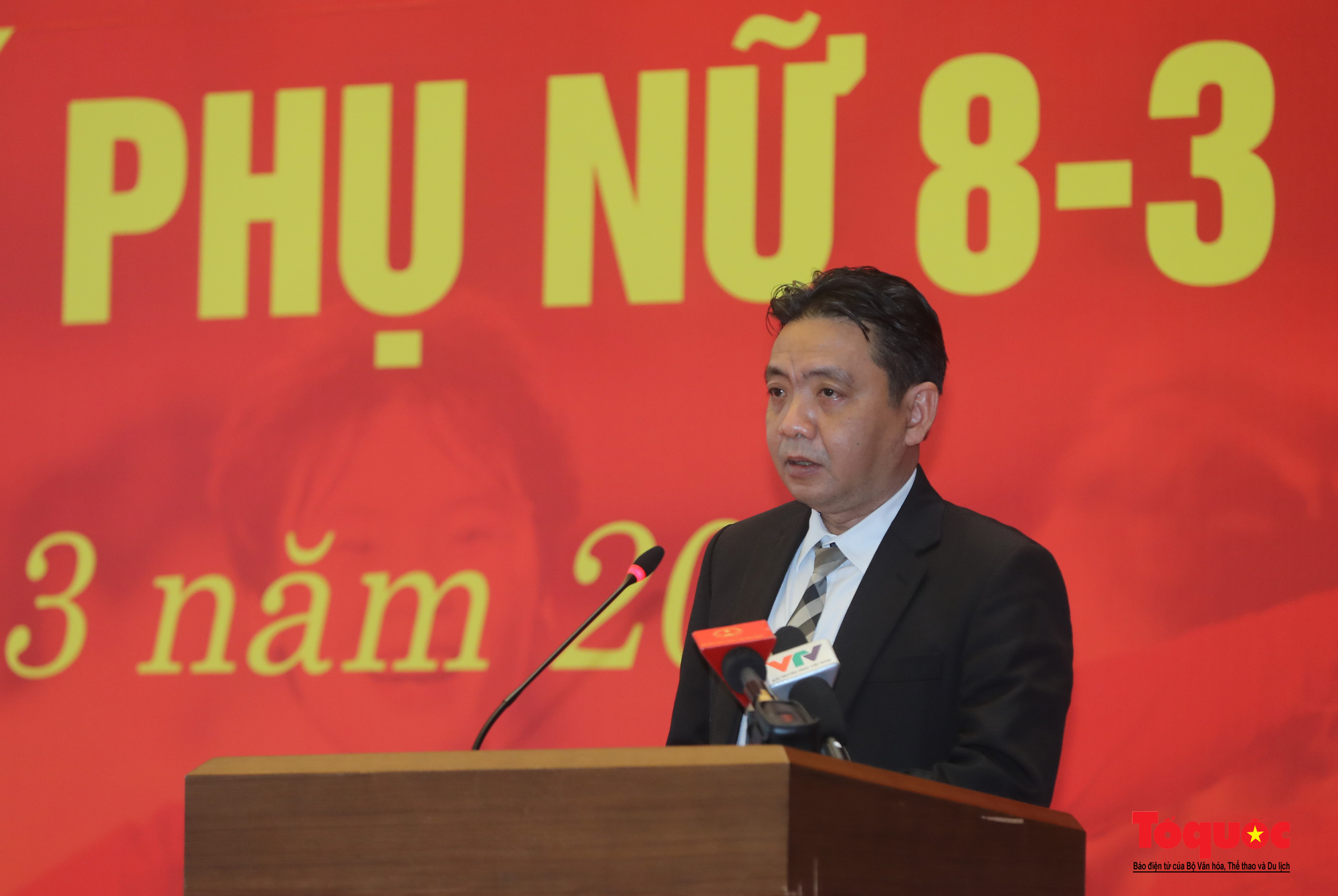 Chủ tịch Quốc hội Vương Đình Huệ gặp mặt Đội tuyển Bóng đá nữ Việt Nam - Ảnh 9. Chủ tịch Quốc hội Vương Đình Huệ gặp mặt Đội tuyển Bóng đá nữ Việt Nam - Ảnh 9.