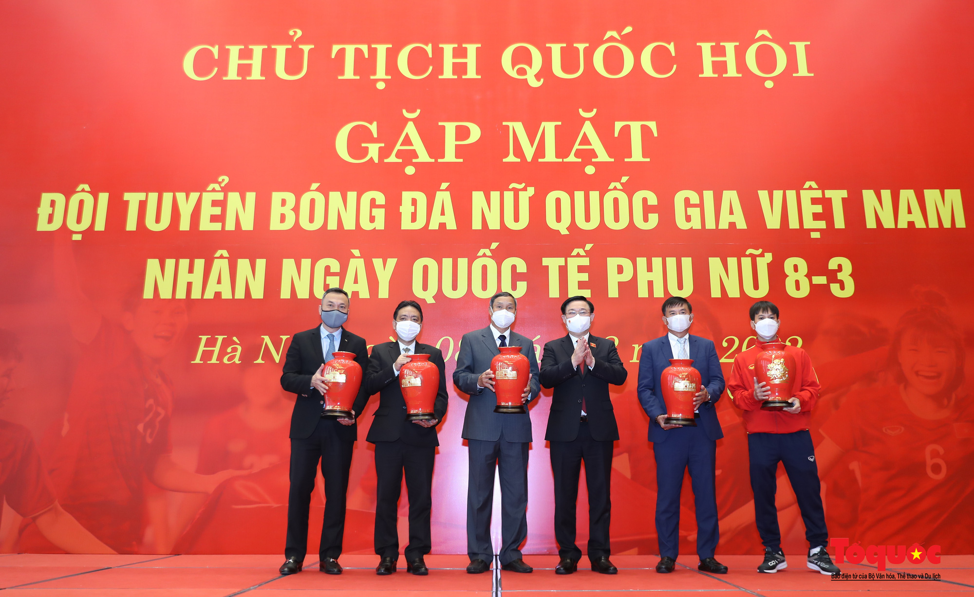 Chủ tịch Quốc hội Vương Đình Huệ gặp mặt Đội tuyển Bóng đá nữ Việt Nam - Ảnh 12.