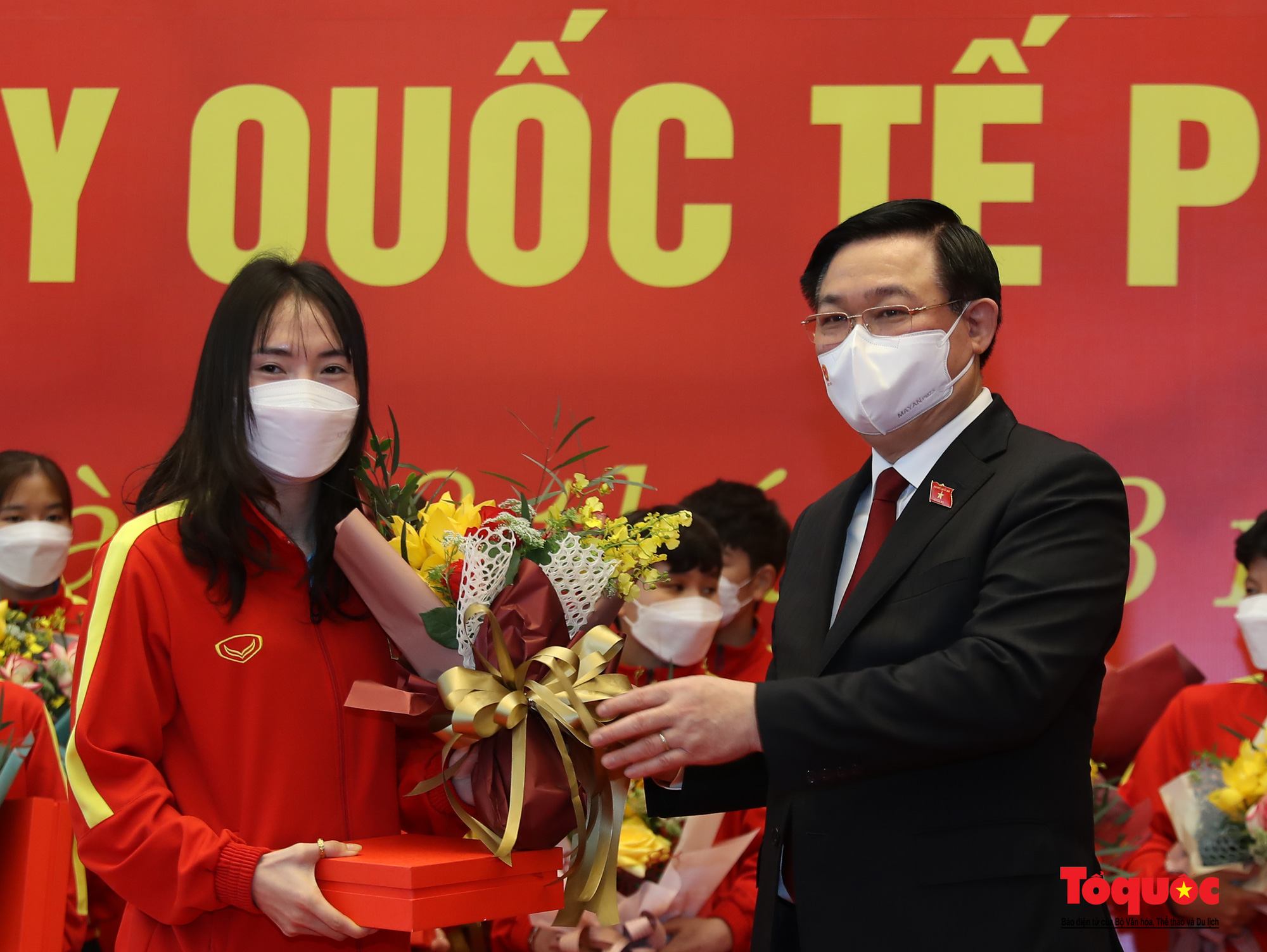 Chủ tịch Quốc hội Vương Đình Huệ gặp mặt Đội tuyển Bóng đá nữ Việt Nam - Ảnh 14. Chủ tịch Quốc hội Vương Đình Huệ gặp mặt Đội tuyển Bóng đá nữ Việt Nam - Ảnh 14.