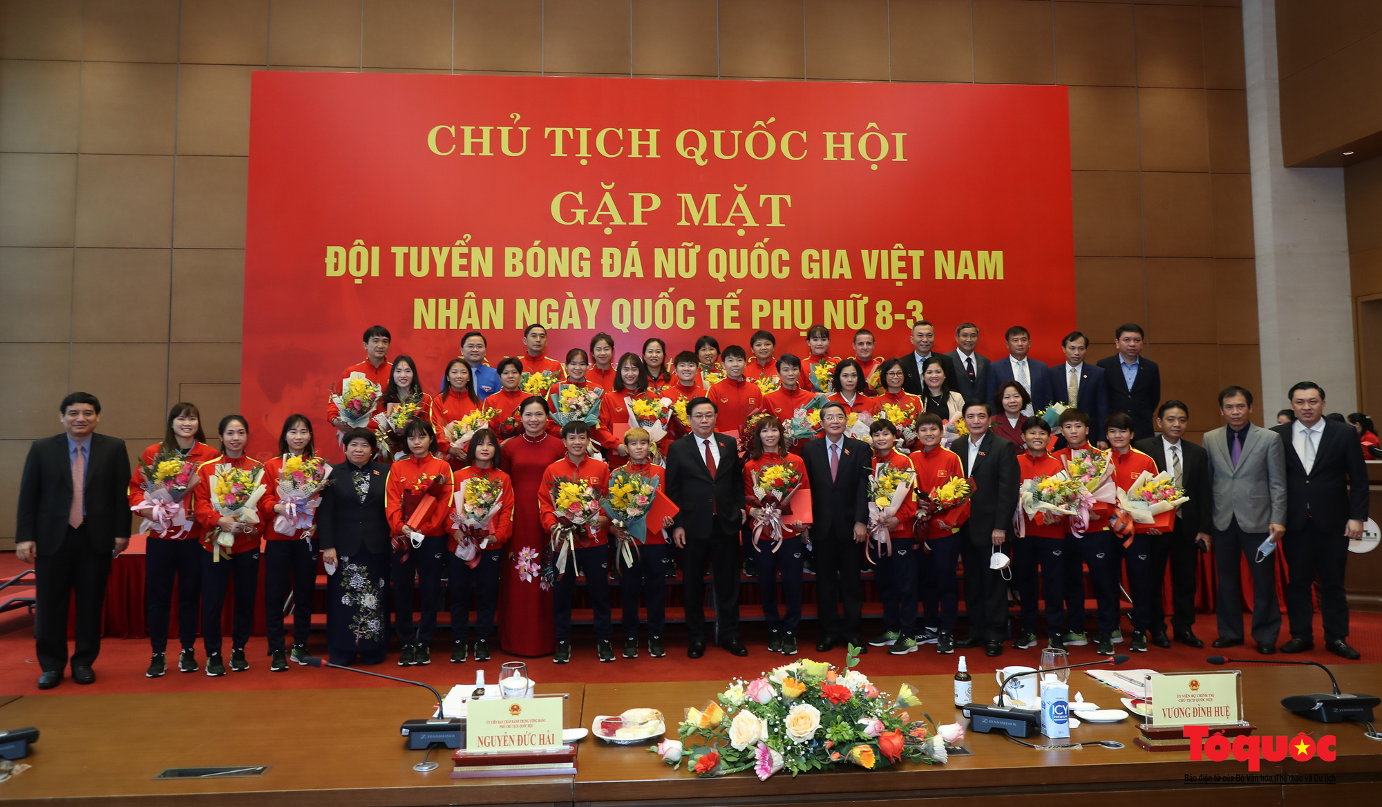 Chủ tịch Quốc hội Vương Đình Huệ gặp mặt Đội tuyển Bóng đá nữ Việt Nam - Ảnh 15. Chủ tịch Quốc hội Vương Đình Huệ gặp mặt Đội tuyển Bóng đá nữ Việt Nam - Ảnh 15.