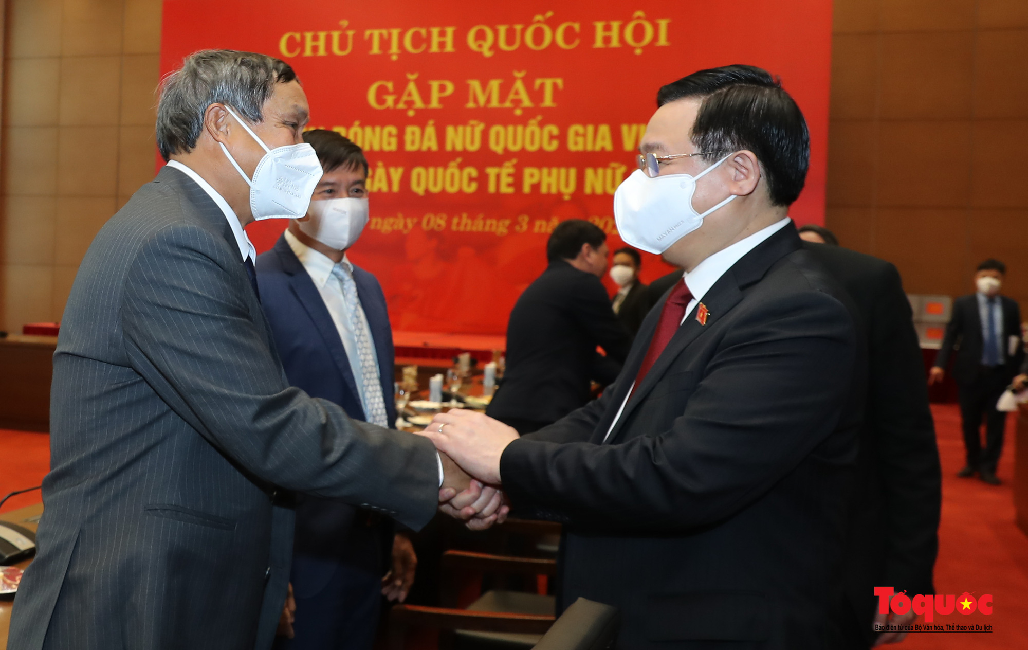 Chủ tịch Quốc hội Vương Đình Huệ gặp mặt Đội tuyển Bóng đá nữ Việt Nam - Ảnh 3. Chủ tịch Quốc hội Vương Đình Huệ gặp mặt Đội tuyển Bóng đá nữ Việt Nam - Ảnh 3.
