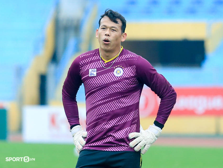 Tấn Trường bị hụt hơi hậu Covid-19, nhóm cầu thủ U23 Việt Nam của CLB Hà Nội được khen thưởng - Ảnh 3.