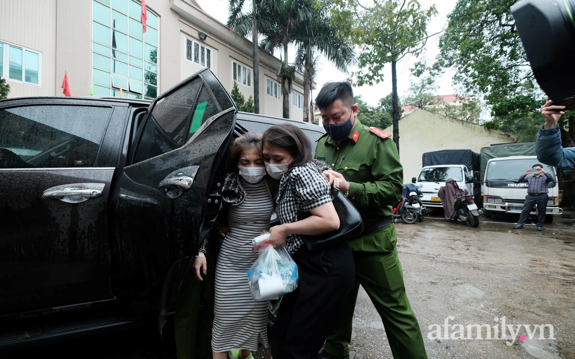 Vụ cháy nhà trọ ở Phú Đô khiến 1 cô gái trẻ tử vong: Nữ nghi phạm giả mang thai để níu kéo tình cảm, liên tục ngất xỉu  không hợp tác với công an - Ảnh 4.