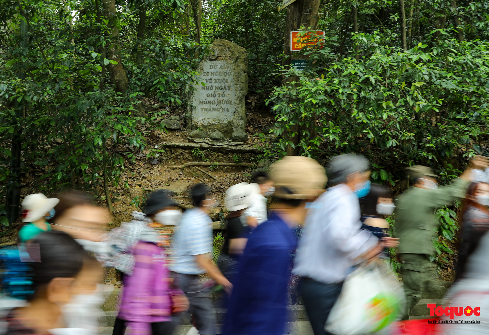 Phú Thọ: Hàng vạn người nô nức đổ về đền Hùng trong ngày Giỗ Tổ - Ảnh 20.