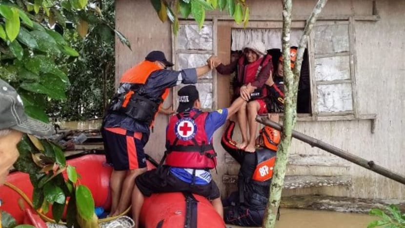 Philippines thiệt hại nặng sau cơn bão mạnh nhất năm nay: Hàng chục người thiệt mạng - Ảnh 1.