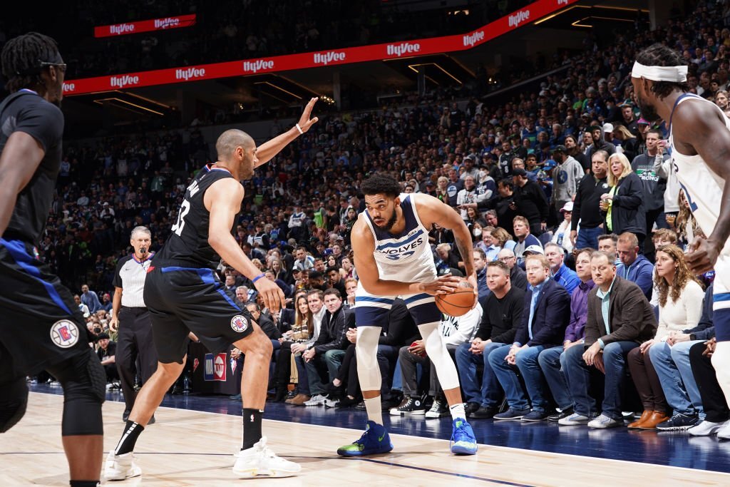 Minnesota Timberwolves lội ngược dòng đầy cảm xúc trên sân nhà - Ảnh 1.