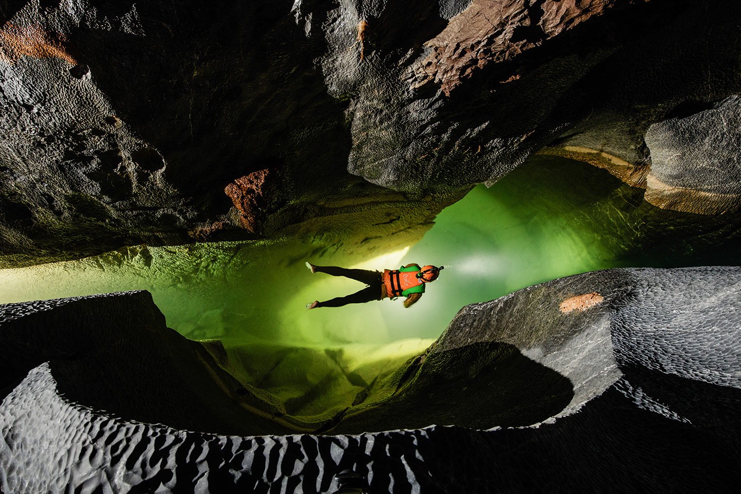Cận cảnh tour thám hiểm hang động lớn nhất thế giới tại Việt Nam: Cháy vé trước cả năm, phải có thể lực dồi dào và quan trọng là phải có…. tiền - Ảnh 6.