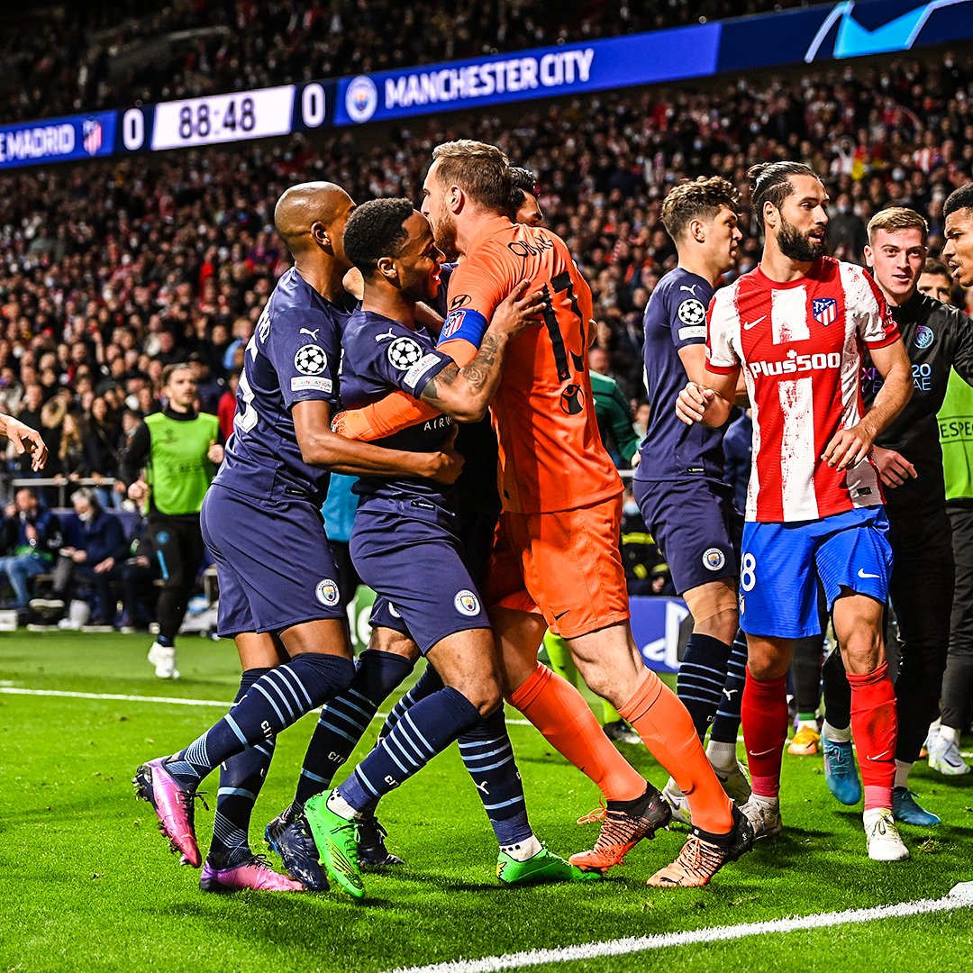 Rio Ferdinand: &quot;Cầu thủ Atletico nên cảm thấy xấu hổ vì những trò hề ấy' - Ảnh 1.