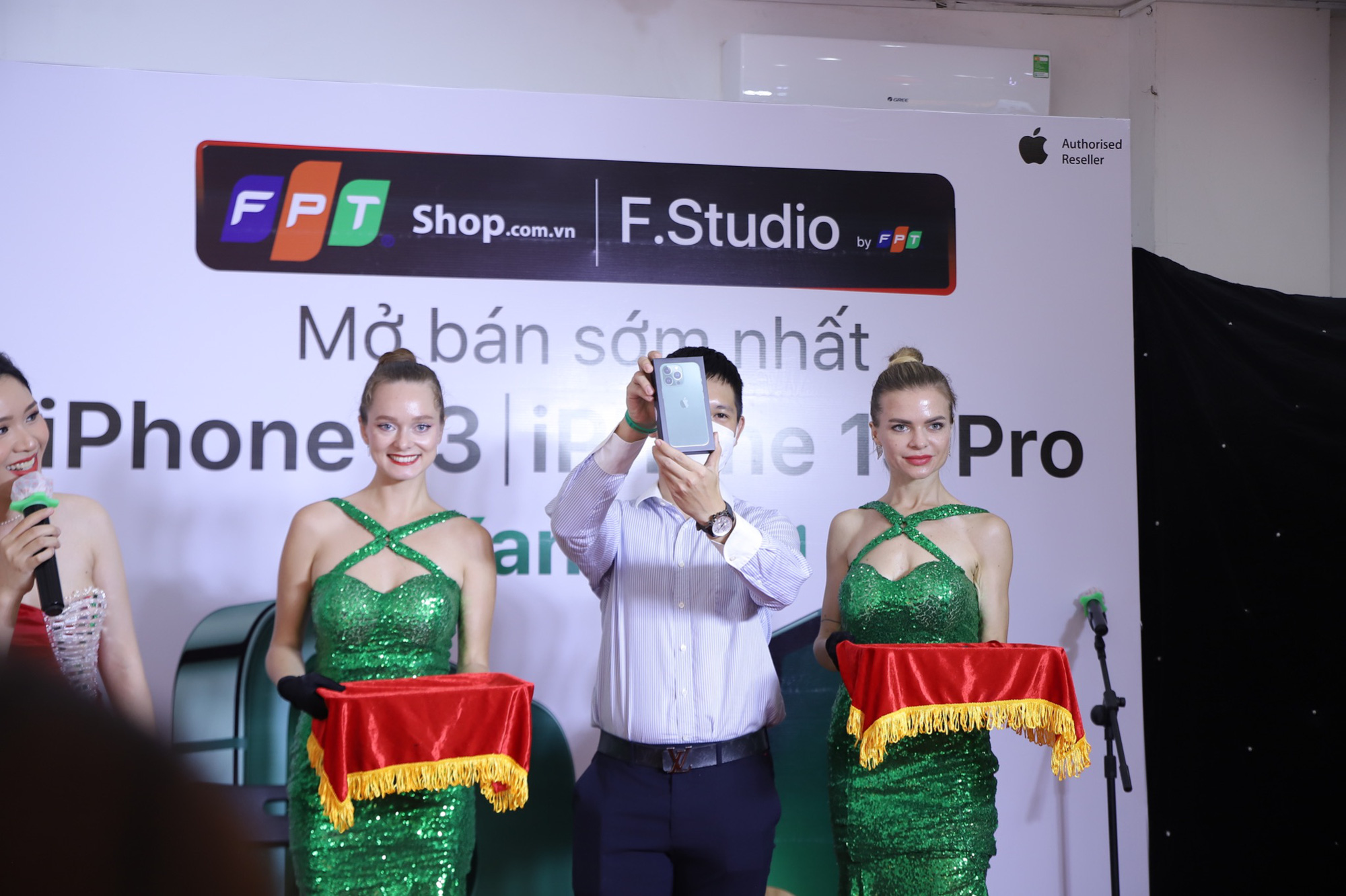 FPT Shop bất ngờ mở bán sớm iPhone 13 Pro Max xanh lá - Ảnh 3.