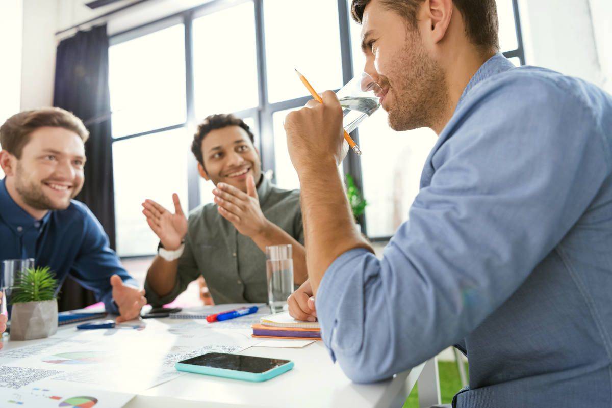 Sát thủ của dân công sở ở ngay trước mắt mà chẳng mấy ai nhận ra: Một ngày làm việc 8 tiếng, “bệnh nghề nghiệp” cũng đều từ đây mà ra - Ảnh 3. Sát thủ của dân công sở ở ngay trước mắt mà chẳng mấy ai nhận ra: Một ngày làm việc 8 tiếng, “bệnh nghề nghiệp” cũng đều từ đây mà ra - Ảnh 3.