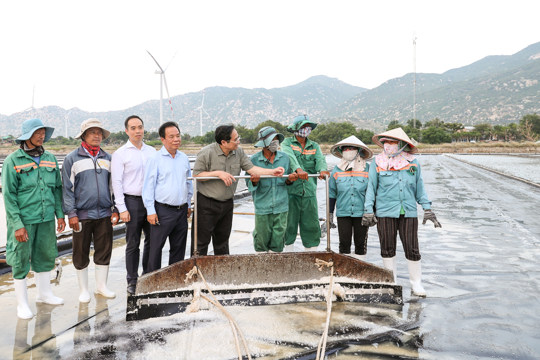 Thủ tướng khảo sát một số công trình, dự án lớn tại Ninh Thuận - Ảnh 7.