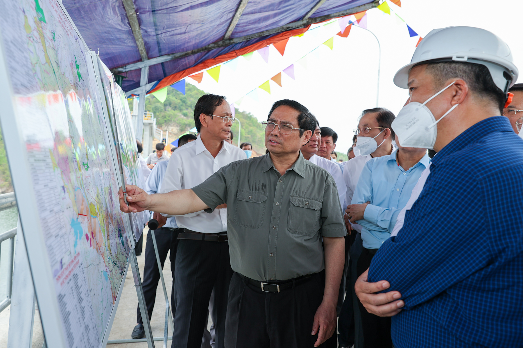 Thủ tướng khảo sát một số công trình, dự án lớn tại Ninh Thuận - Ảnh 10.