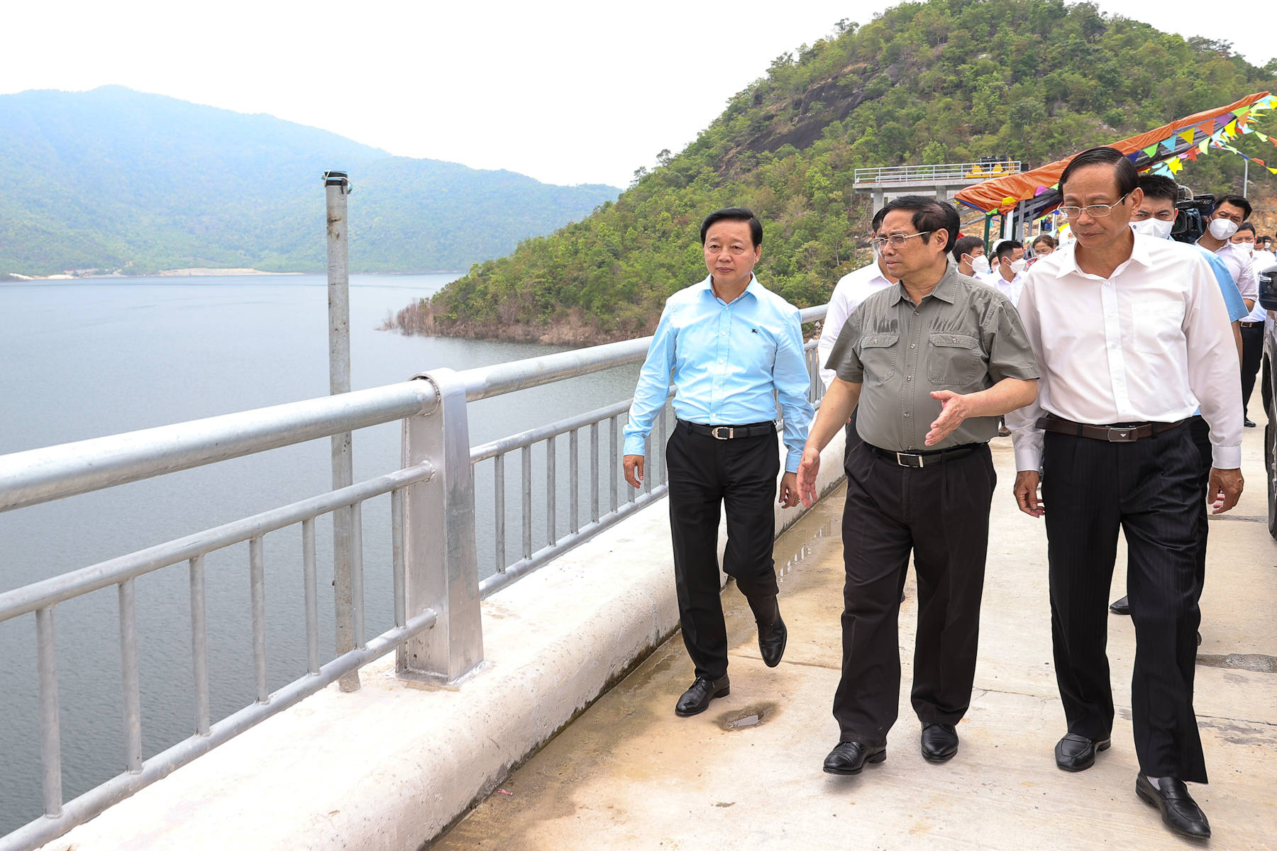 Thủ tướng khảo sát một số công trình, dự án lớn tại Ninh Thuận - Ảnh 11.