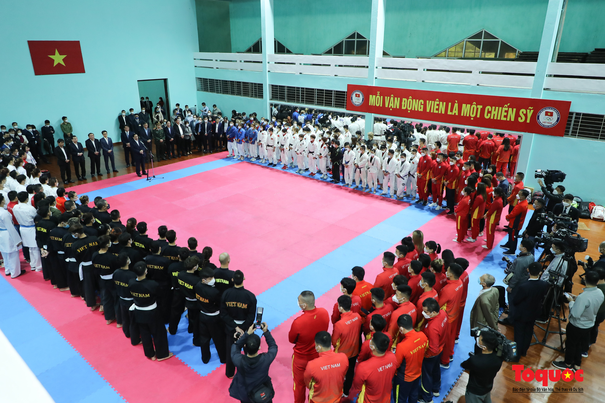 Thủ tướng thăm và động viên đoàn thể thao Việt Nam chuẩn bị SEA Games 31 - Ảnh 7.