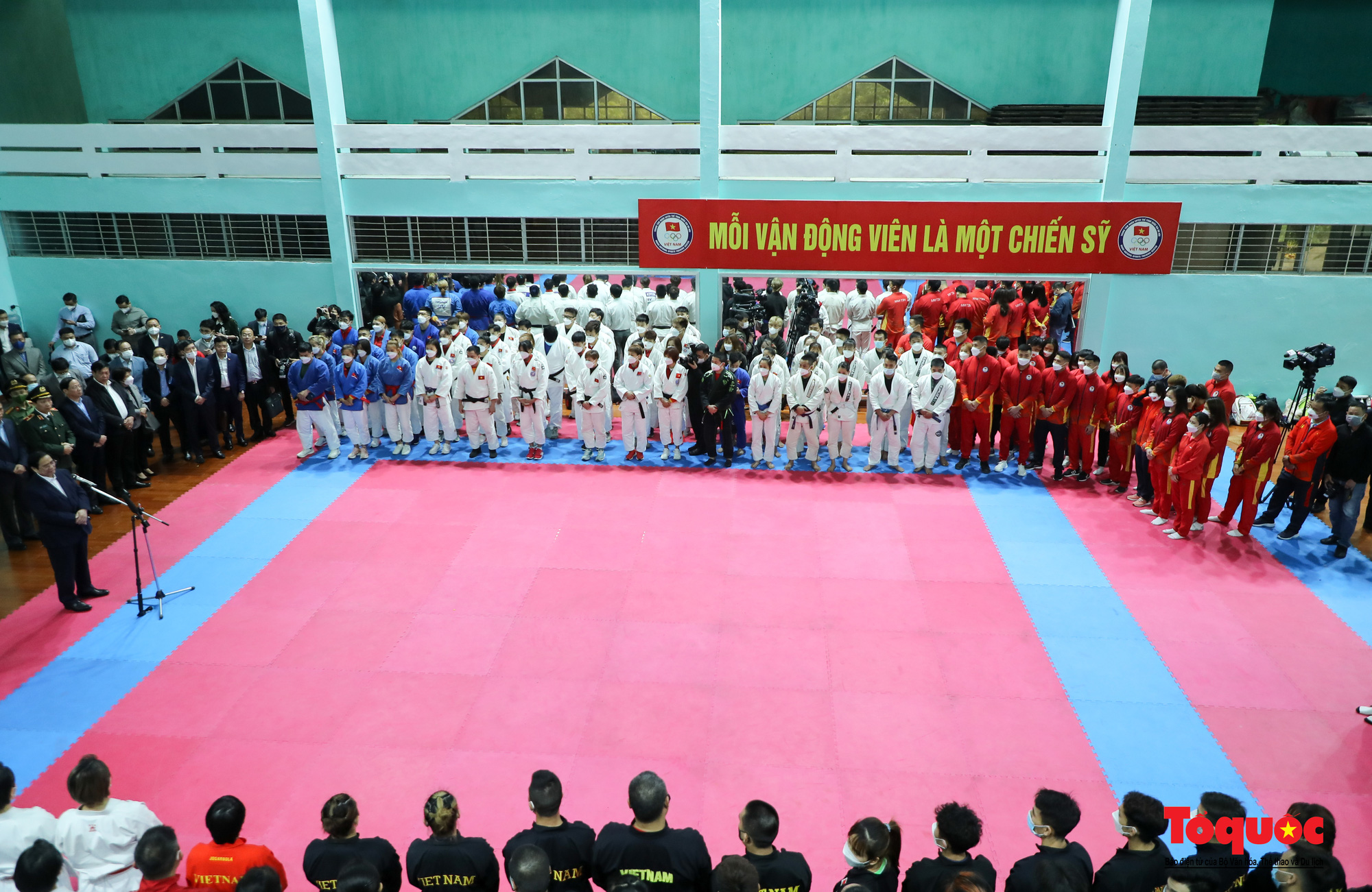 Thủ tướng thăm và động viên đoàn thể thao Việt Nam chuẩn bị SEA Games 31 - Ảnh 14.